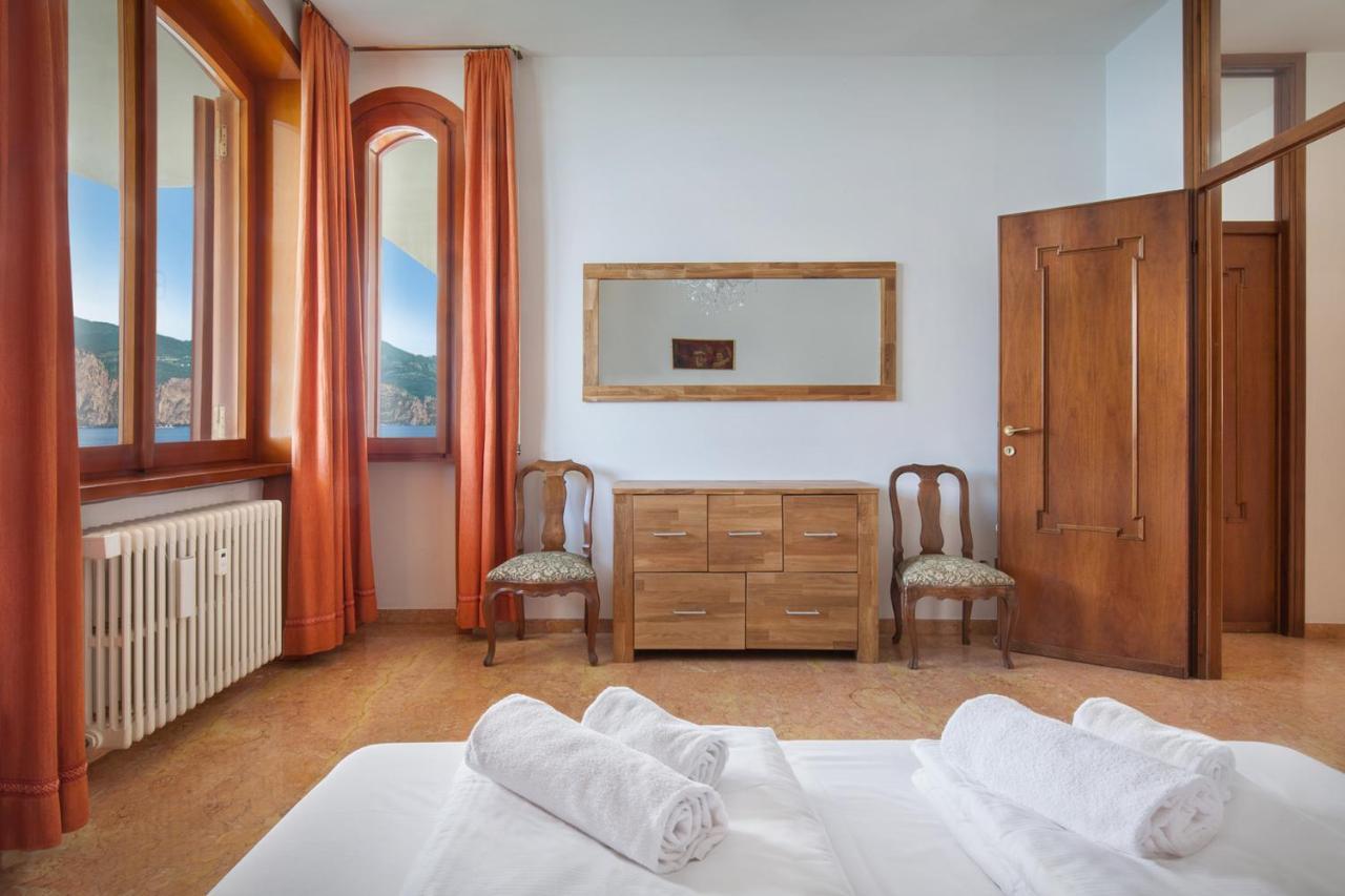 Villa Francesca-Grande Appartamento In Riva Al Lago Brenzone sul Garda Ngoại thất bức ảnh