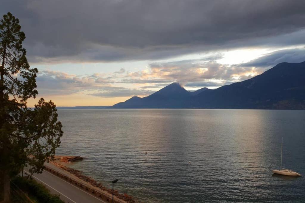 Villa Francesca-Grande Appartamento In Riva Al Lago Brenzone sul Garda Ngoại thất bức ảnh