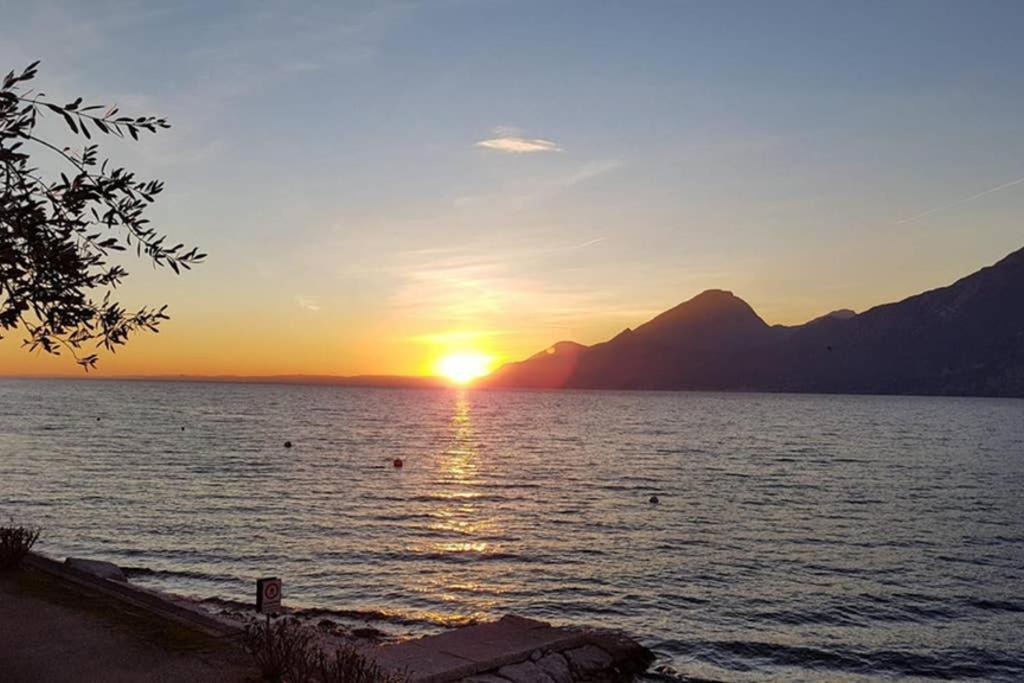 Villa Francesca-Grande Appartamento In Riva Al Lago Brenzone sul Garda Ngoại thất bức ảnh